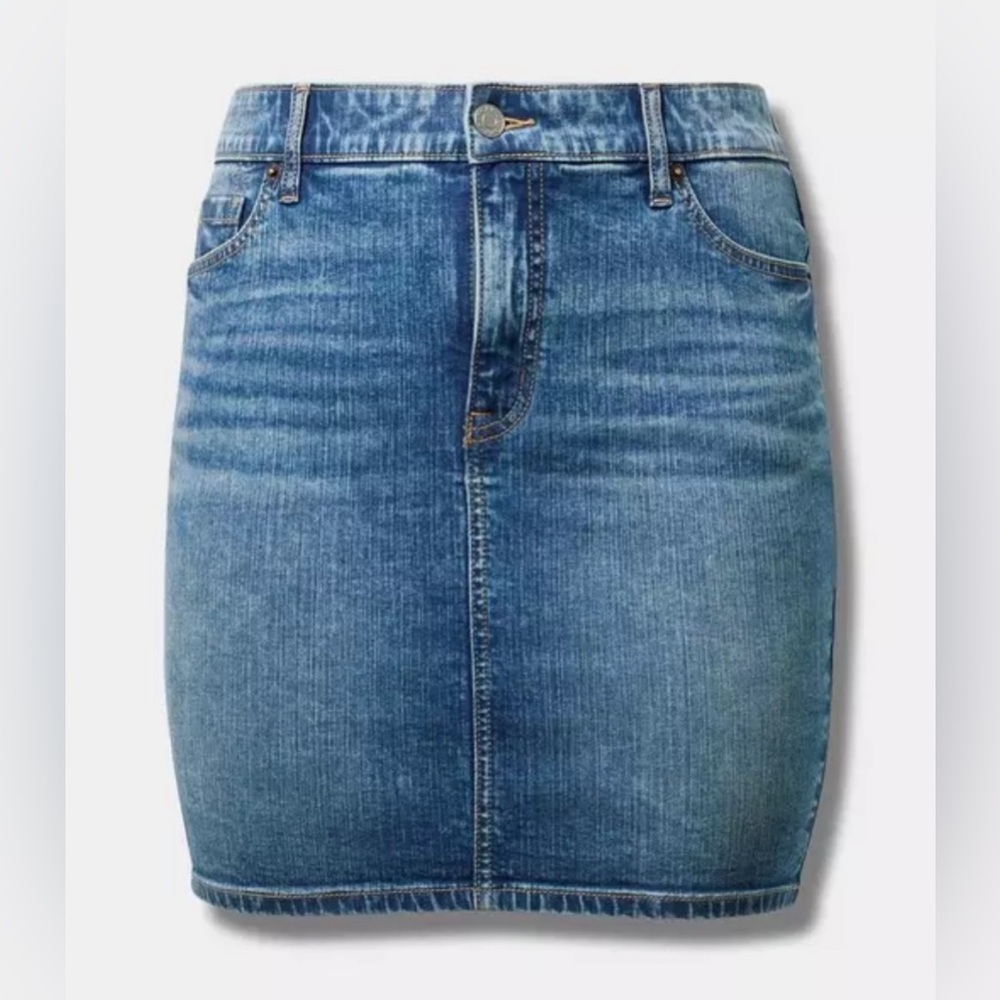 #1634 - Torrid Mini Vintage Stretch Denim Skirt Slayer Medium Wash Blue